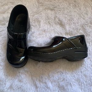 Womens Dansko’s Size 38 (7.5-8)